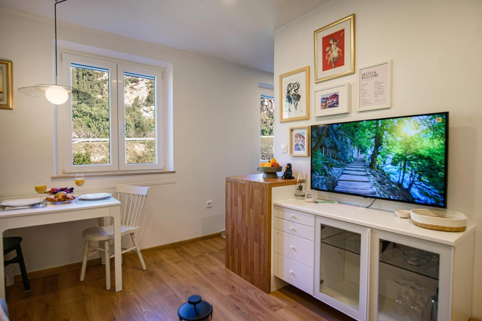 150m To - Free Parking - Garden View