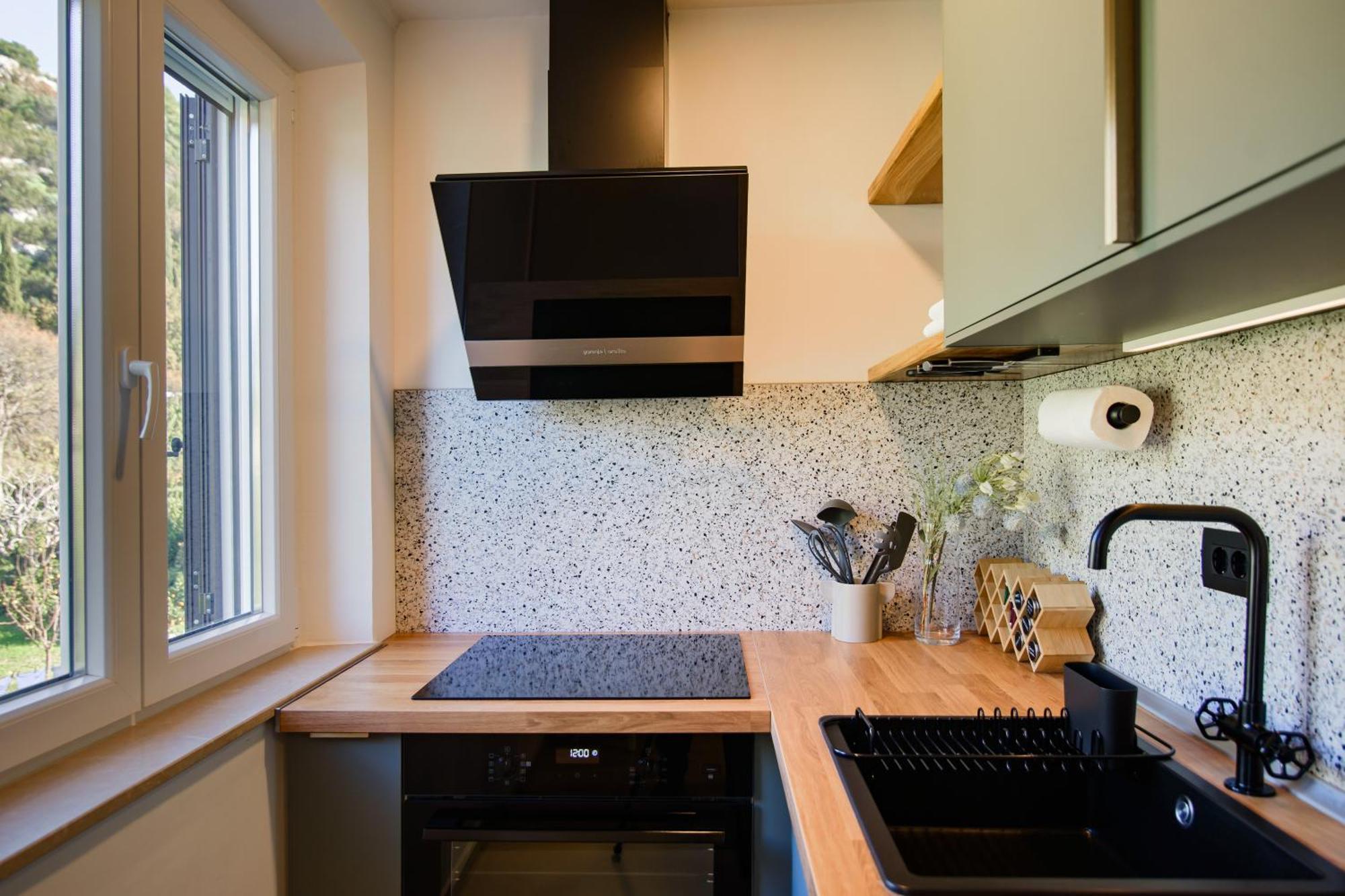 Apartment 150m To - Free Parking - Garden View