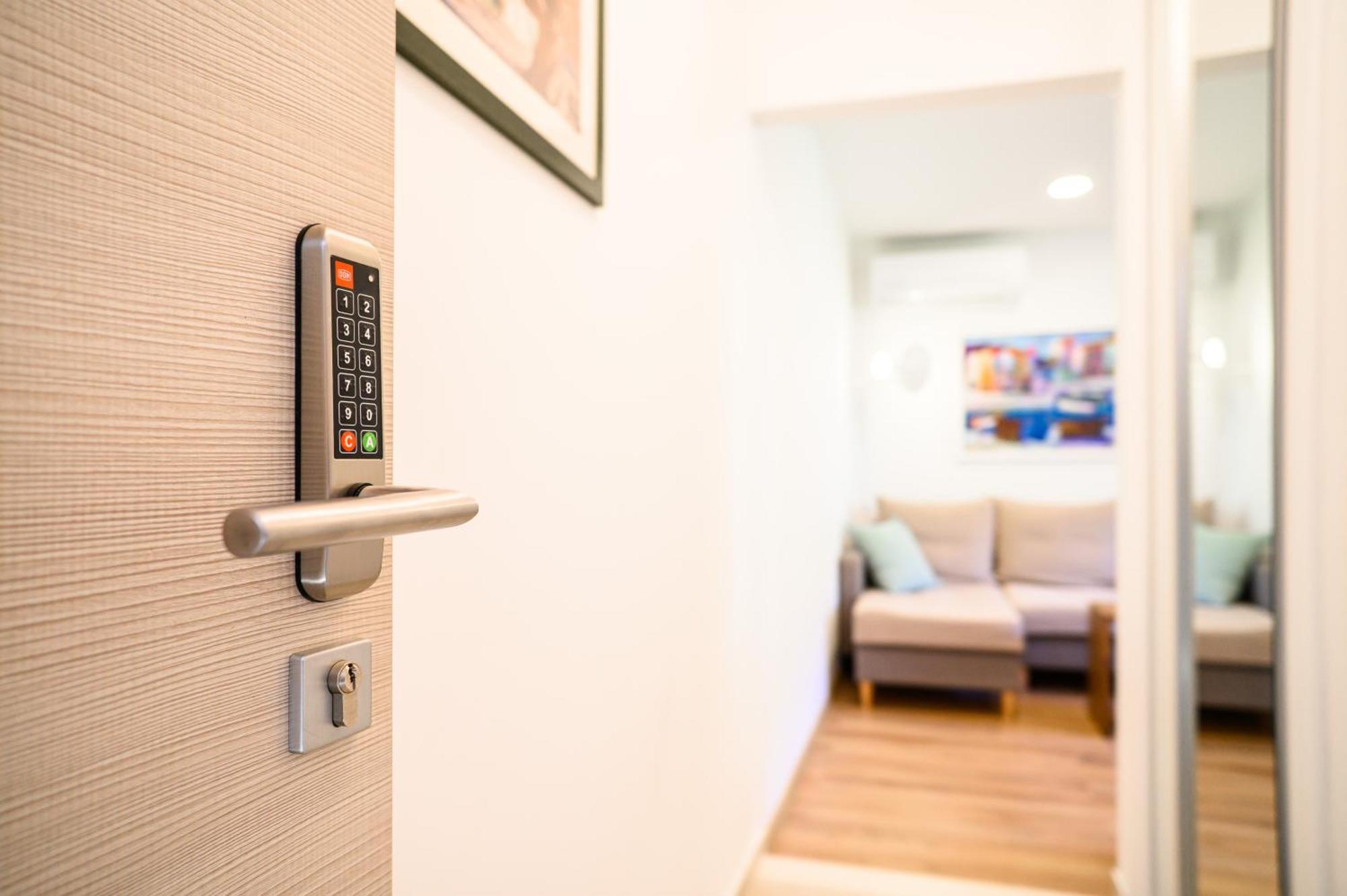 150m To - Free Parking - Garden View Apartment *
