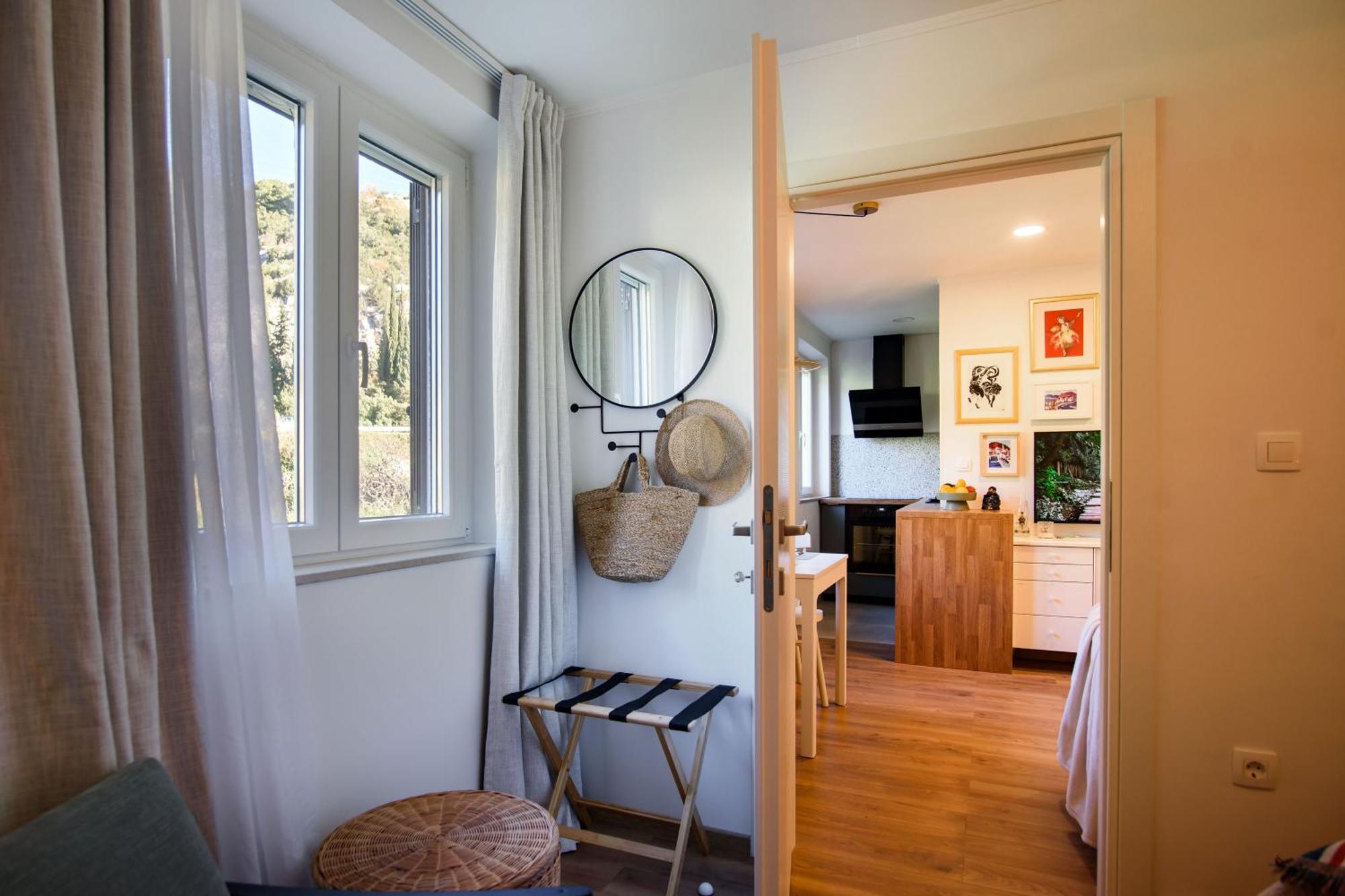 150m To - Free Parking - Garden View Apartment